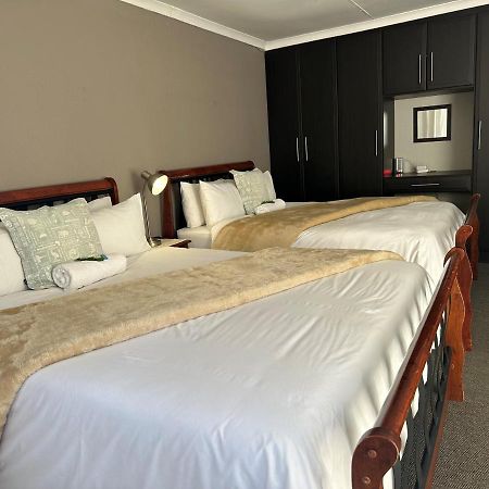Fin And Feather Guest Lodge Boksburg Eksteriør billede