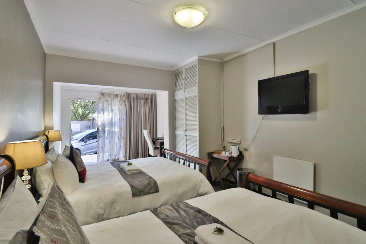 Fin And Feather Guest Lodge Boksburg Eksteriør billede