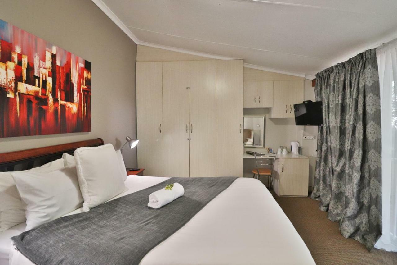Fin And Feather Guest Lodge Boksburg Eksteriør billede