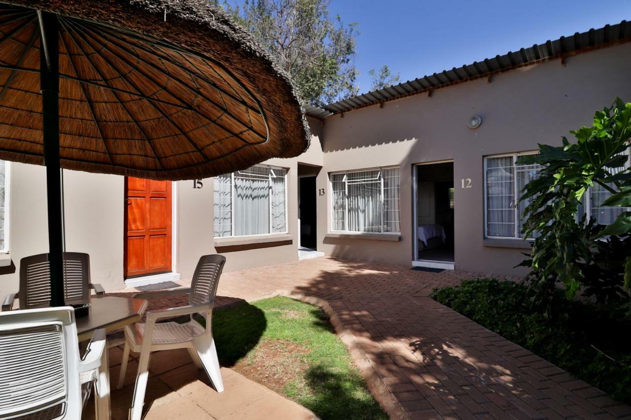 Fin And Feather Guest Lodge Boksburg Eksteriør billede