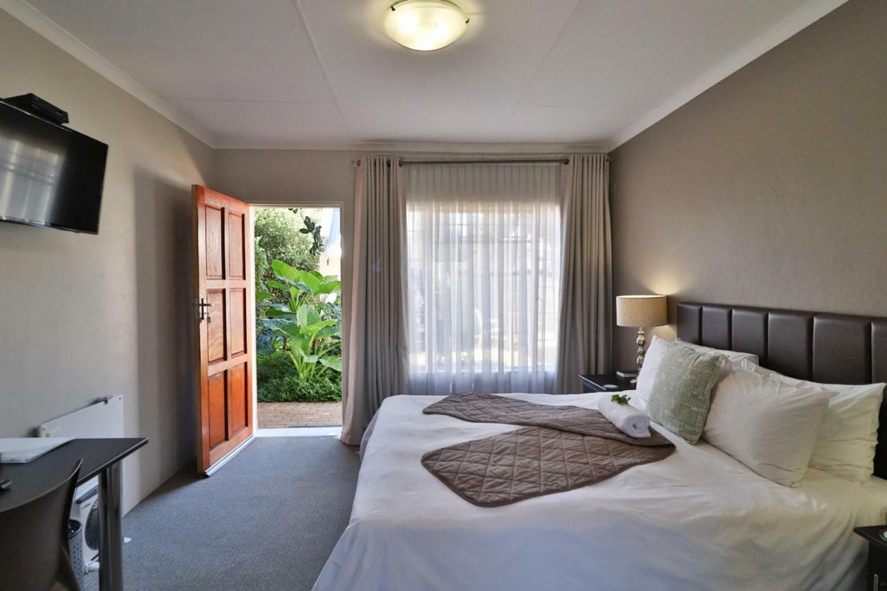 Fin And Feather Guest Lodge Boksburg Eksteriør billede
